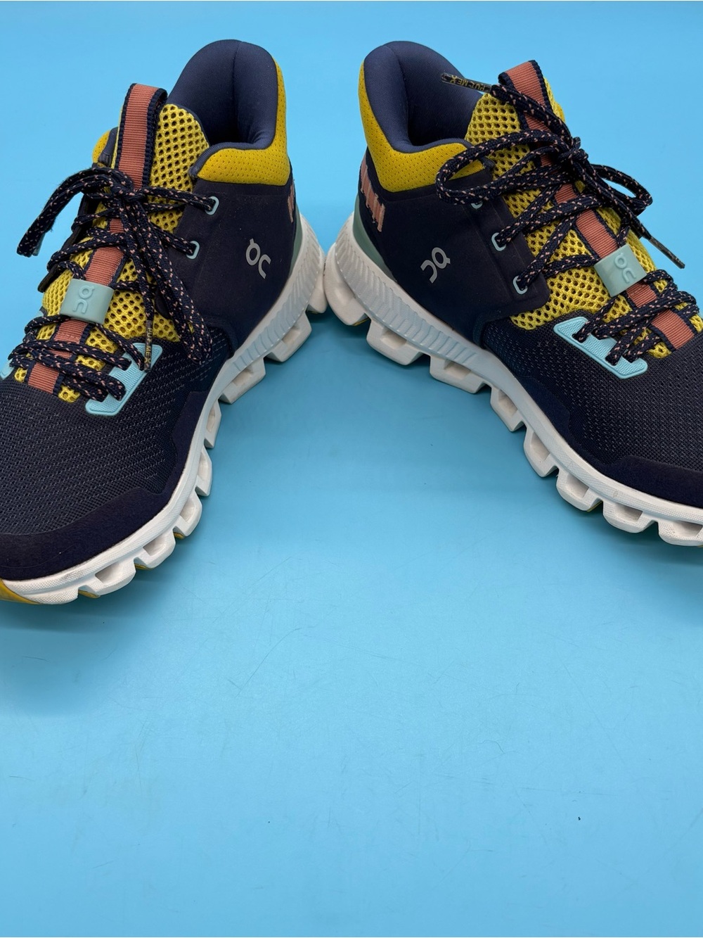 On Running Cloud Hi Edge Mid-Top Sneakers Gold Blue Size 7 - Picture 3 of 10